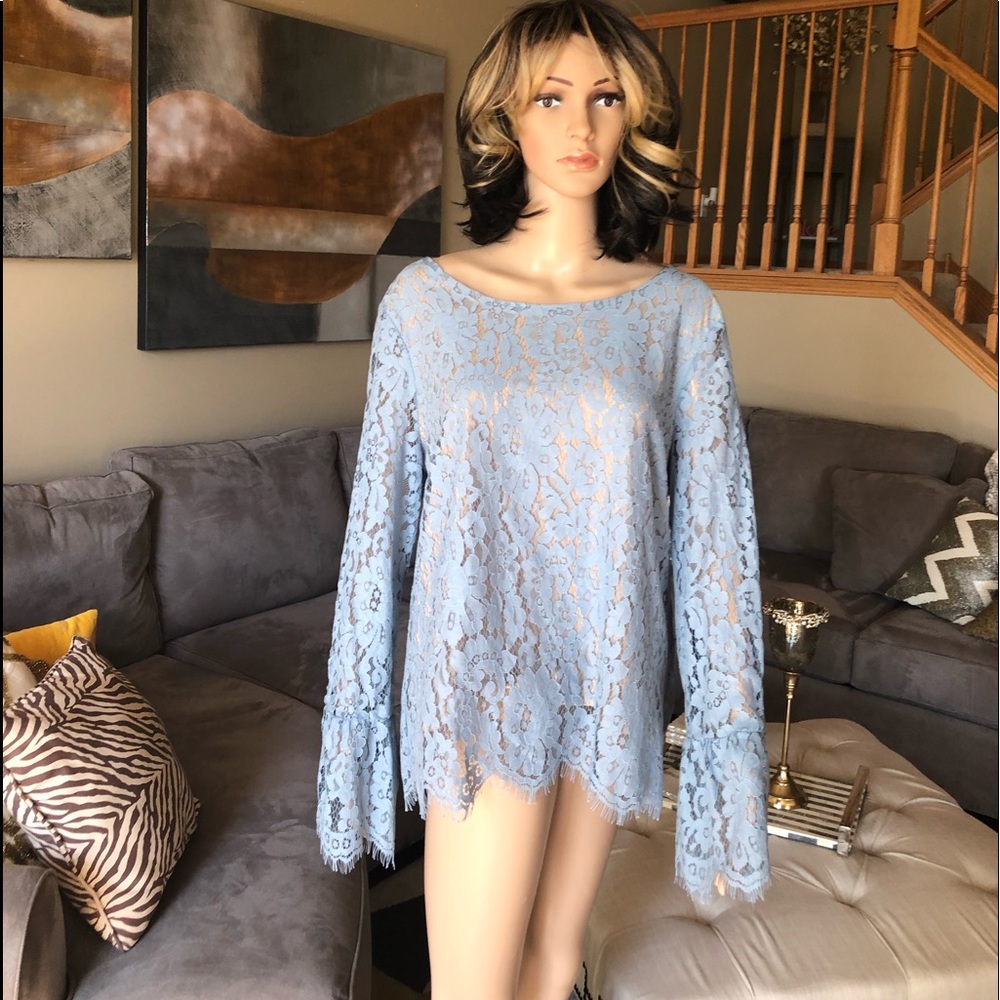 Beautiful Blue Lace lined top with unlined sleeves